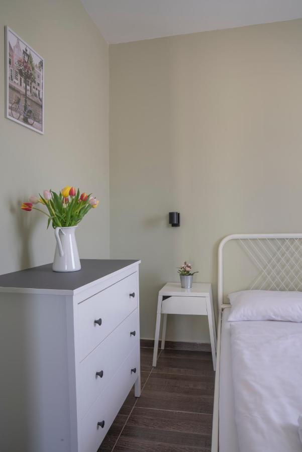 Tulipan Apartman เอ็กเกอร์ ภายนอก รูปภาพ