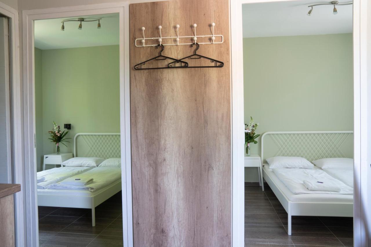 Tulipan Apartman เอ็กเกอร์ ภายนอก รูปภาพ