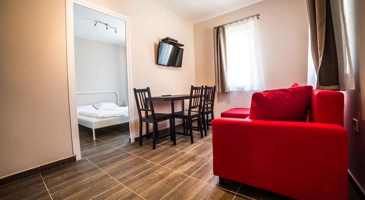 Tulipan Apartman เอ็กเกอร์ ภายนอก รูปภาพ